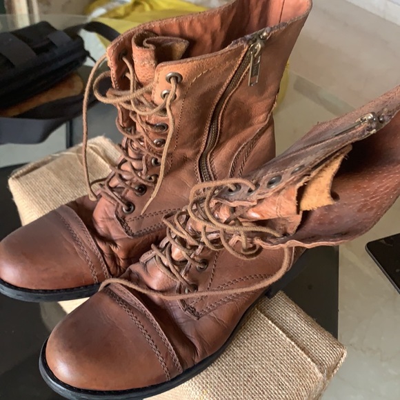 STEVE MADDEN BOOTS: red/deep pink color. stylish with laces; wear with zips - Picture 7 of 15